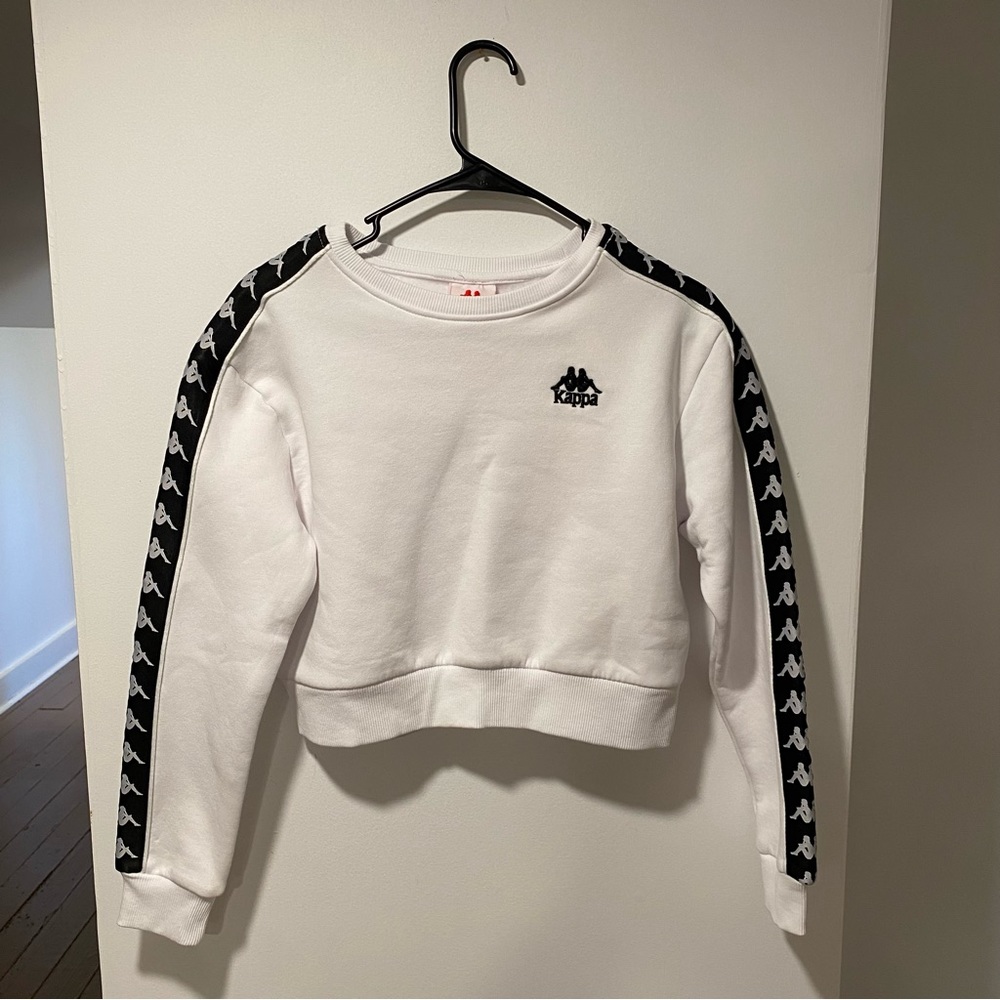 White cropped kappa crew neck